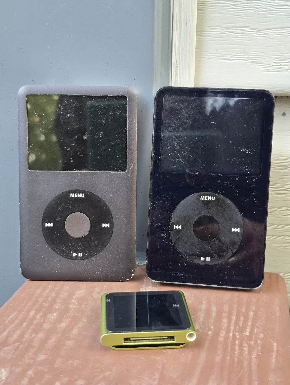Apple iPod classic 6th Gen Gray 160 gb ipod shuffle + 5th gen ipod 80 gb READ
